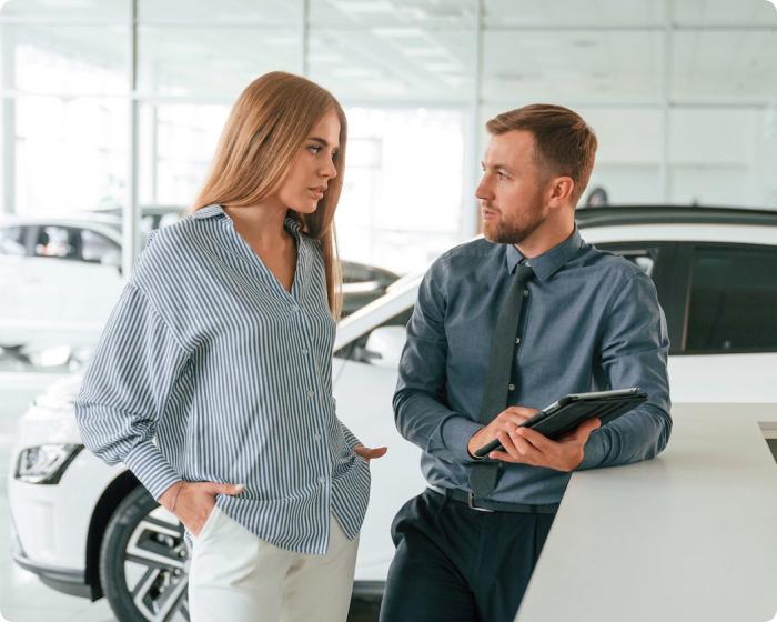 Kunde spricht über Auto beleihen mit Berater